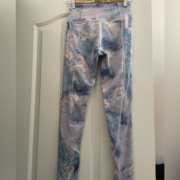Victoria’s Secret Marbled Leggings with pockets (no longer sold) - Picture 3 of 5